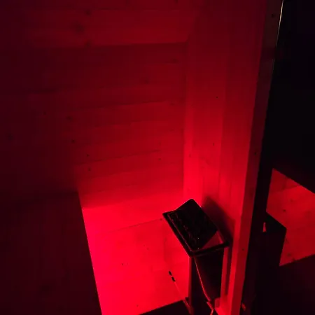 Ferienhaus Nowy York - Sauna - Jacuzzi - Najczystsze Jezioro Pl - - Styrus Giewartów